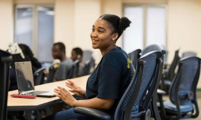 Thandie Ramme ’20, an international relations major from Botswana, participates in a writing class